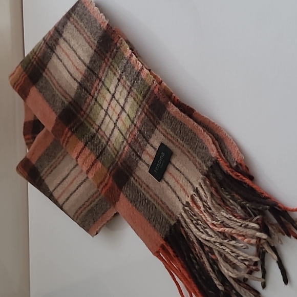 New renoma Paris winter muffler 66"×12" - Picture 2 of 3